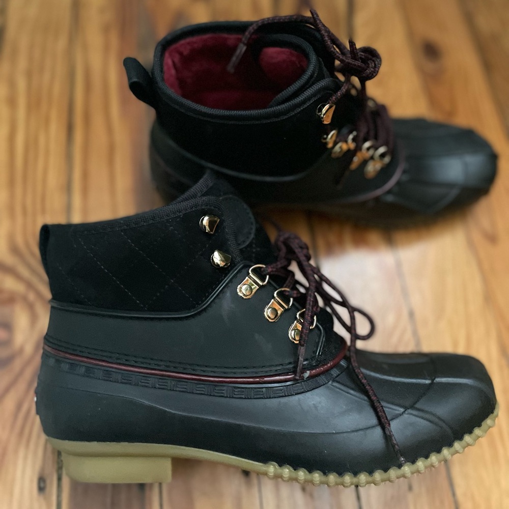 NWOT Never worn size 9 black Hilfiger rain boots w/soft red/black velvet details
